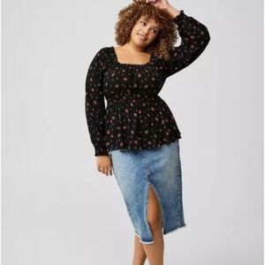 Torrid Sz 1 NWOT Black With Red Rose Floral Peplum Top